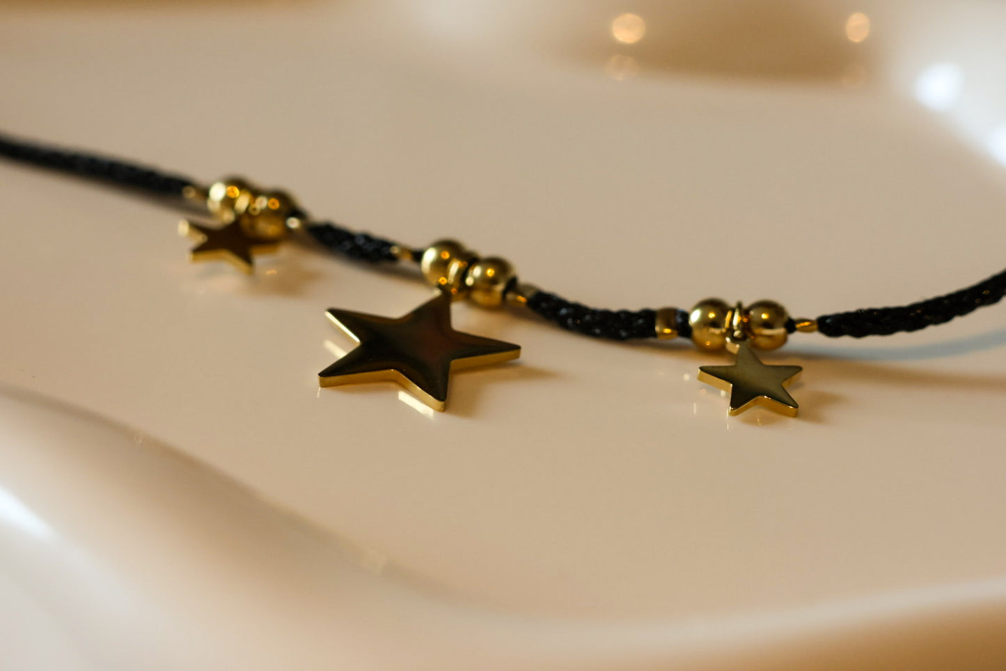 Wickel-Choker schwarz mit Sternen im Gold-Look