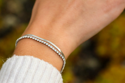 Doppelarmband im kühlen Silberton